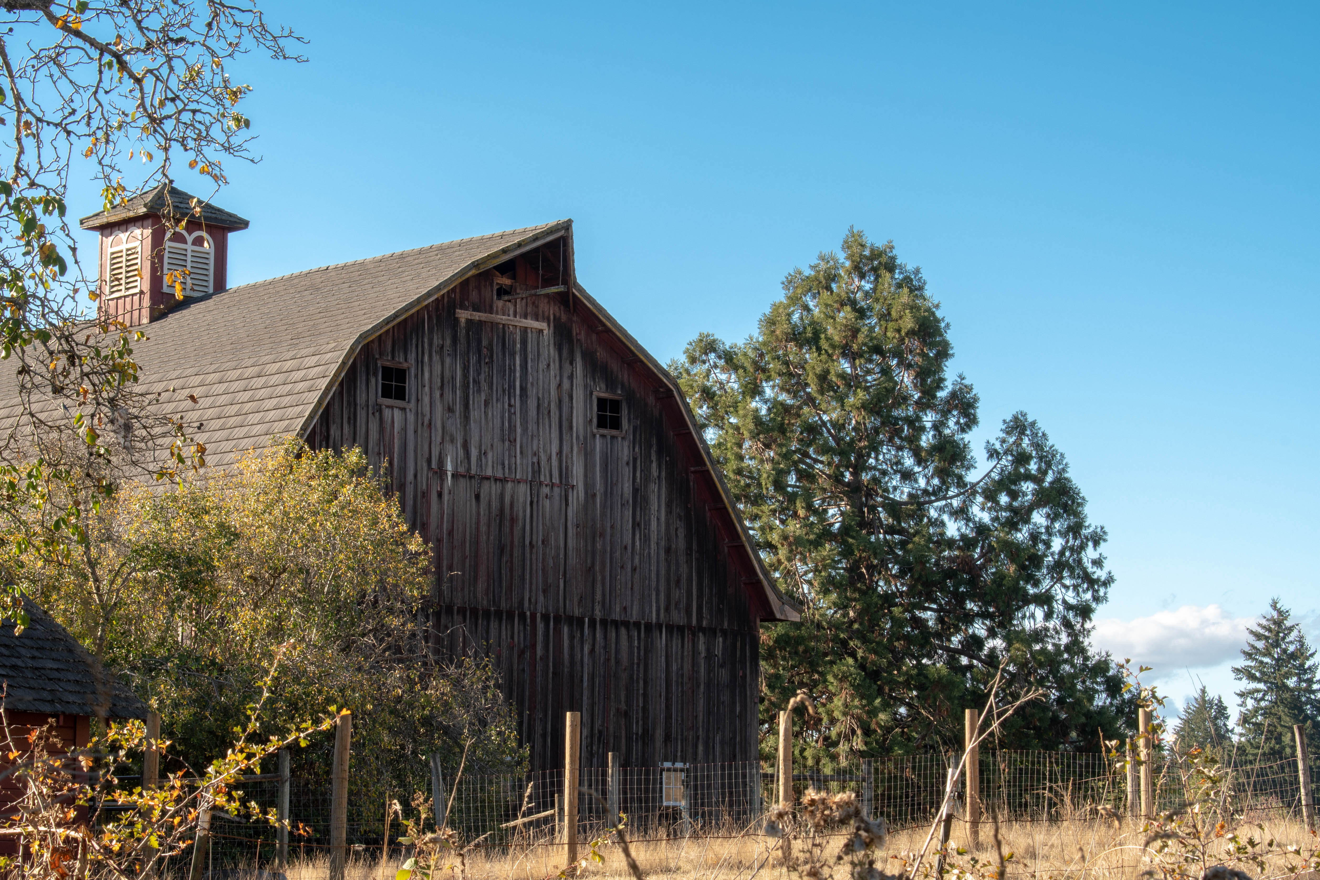 A closeup of the barn.