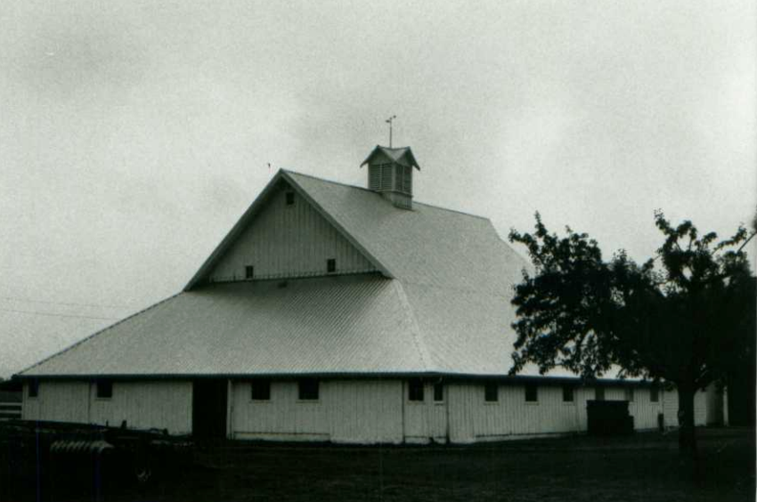 The Sturges barn in 1984 from the Clackamas Historical Resources Inventory