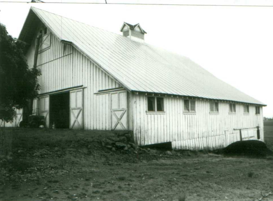 The Larson Barn in 1992, from the Clackamas Historical Resources Inventory